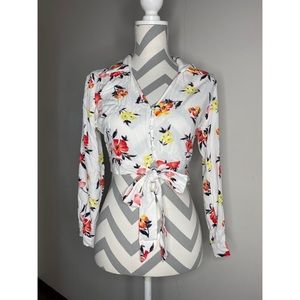 SOLD 🚫Crop blouse white with flowers BEAUTIFUL!!! 🌺
